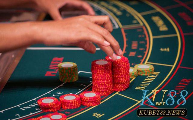 Baccarat là trò chơi rất phổ biến và được ưa chuộng trong các sòng bài online